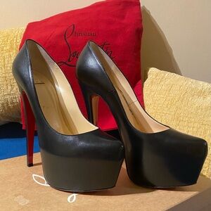 Christian Louboutin Black Daffodile Pumps size 39